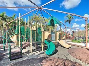 3510 Oaks Way #802 Pompano Beach, FL 33069