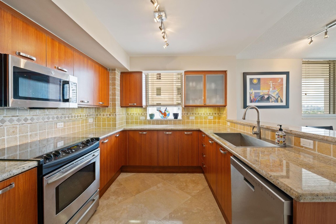 2011 N Ocean #902 Fort Lauderdale, FL 33305