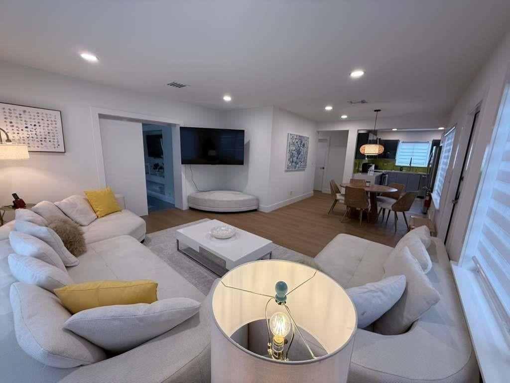 800 SE 11th Fort Lauderdale, FL 33316