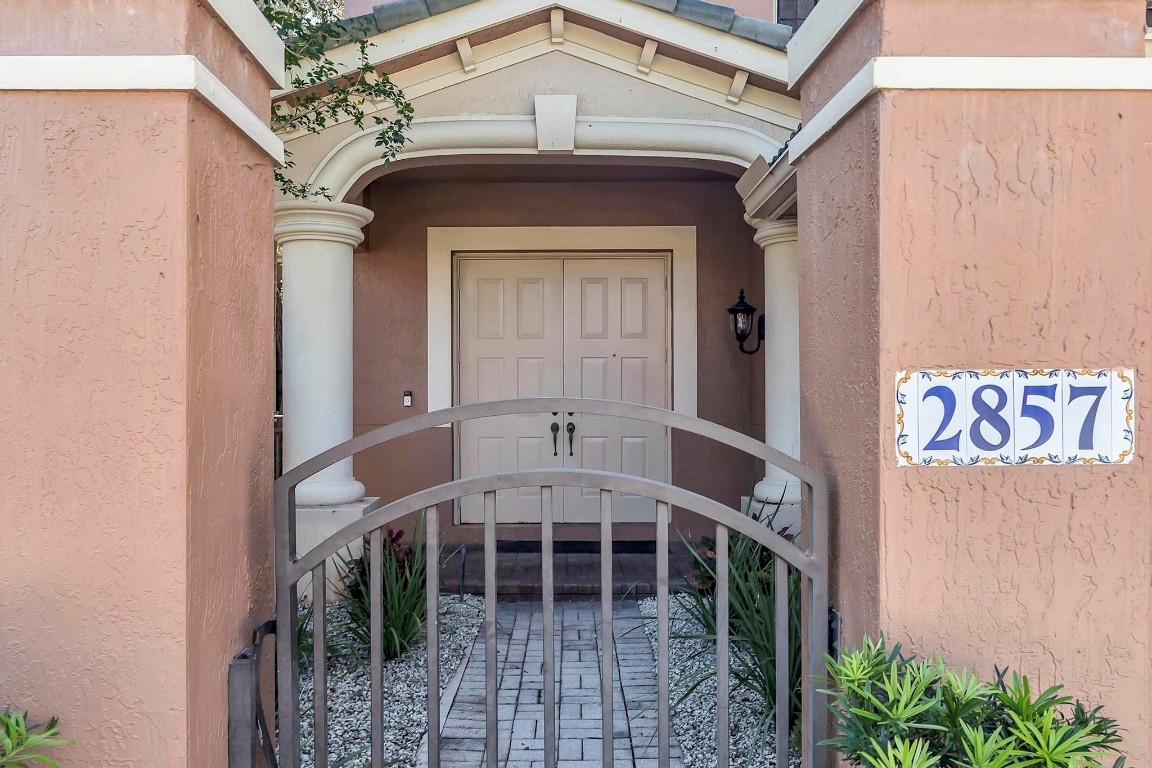 2857 Kinsington #17-4 Fort Lauderdale, FL 33332