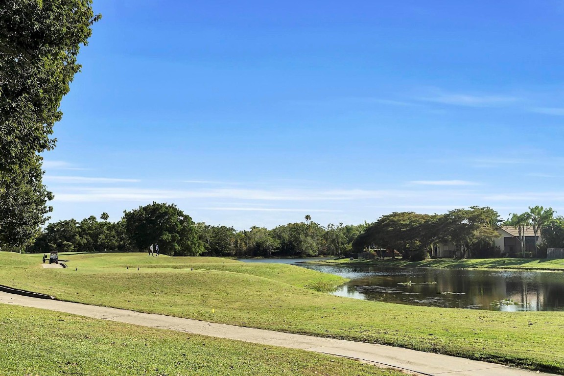 2857 Kinsington #17-4 Fort Lauderdale, FL 33332