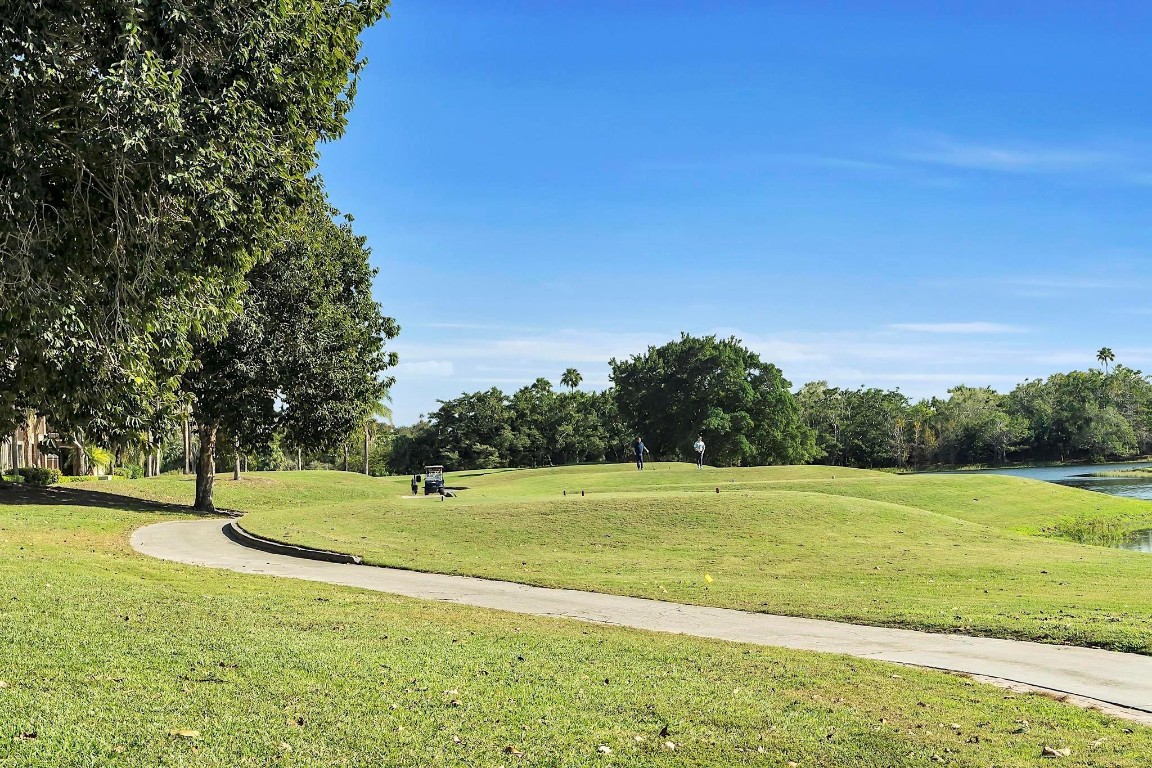 2857 Kinsington #17-4 Fort Lauderdale, FL 33332