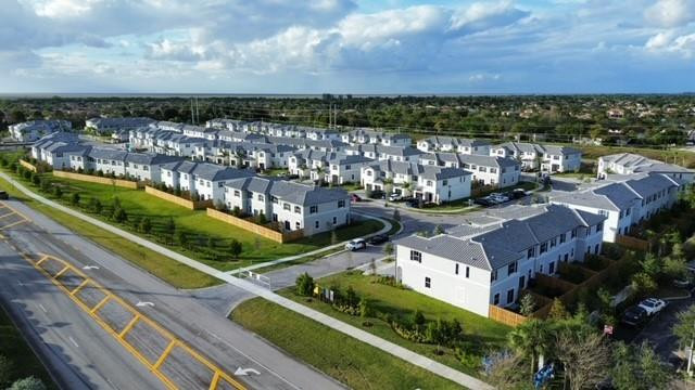 4611 NW 118th Coral Springs, FL 33076