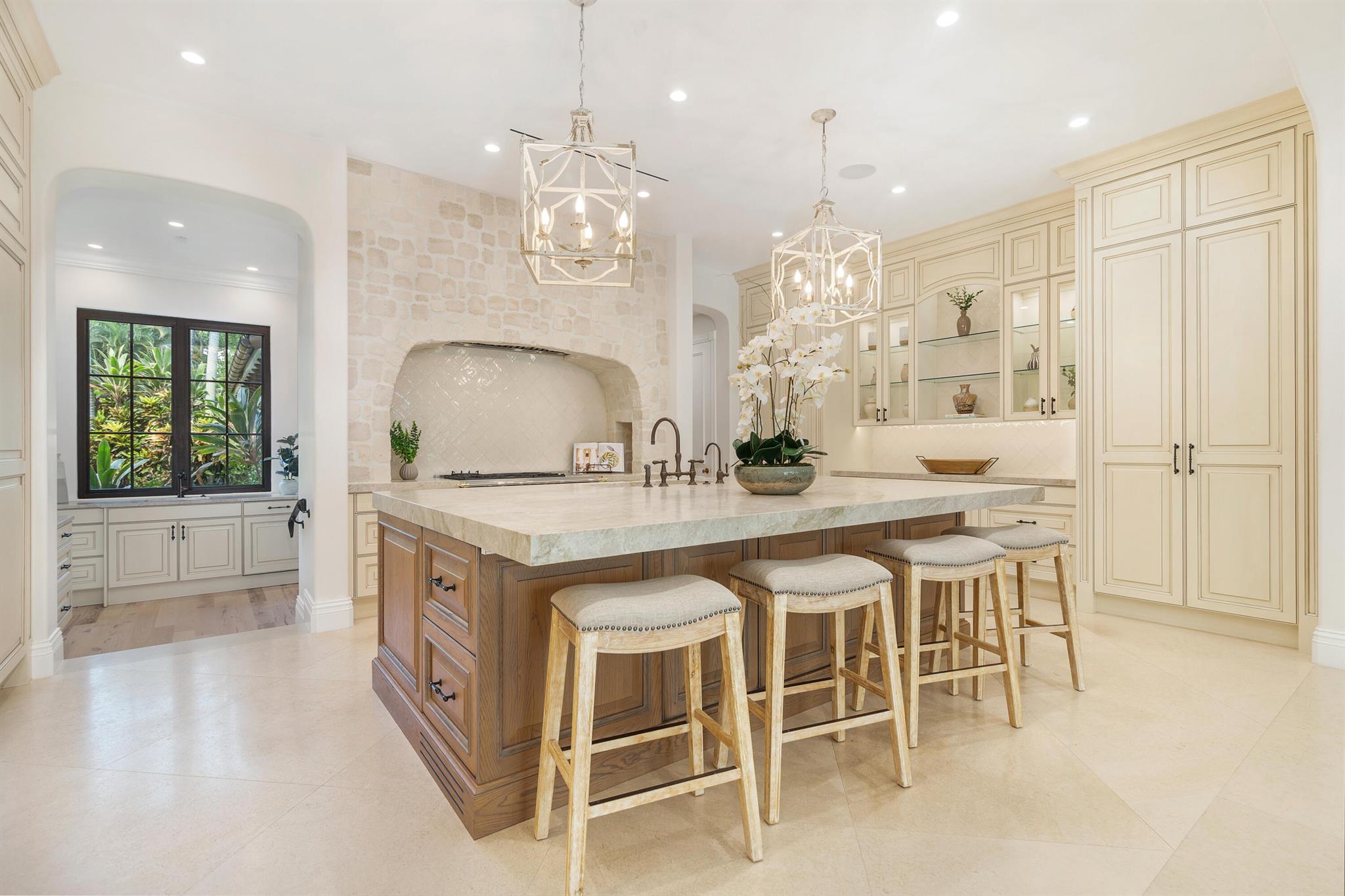 236 Via Las Brisas Palm Beach, FL 33480