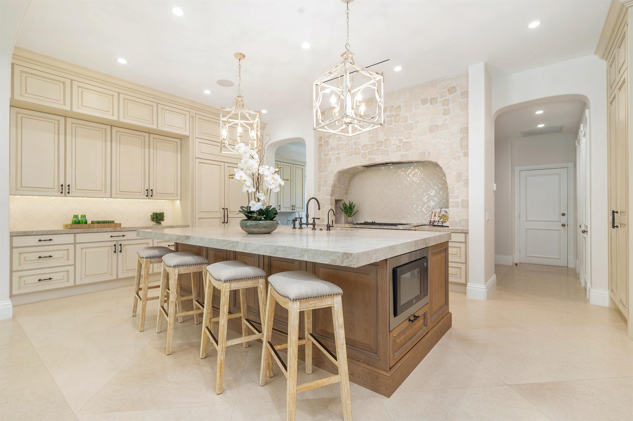 236 Via Las Brisas Palm Beach, FL 33480