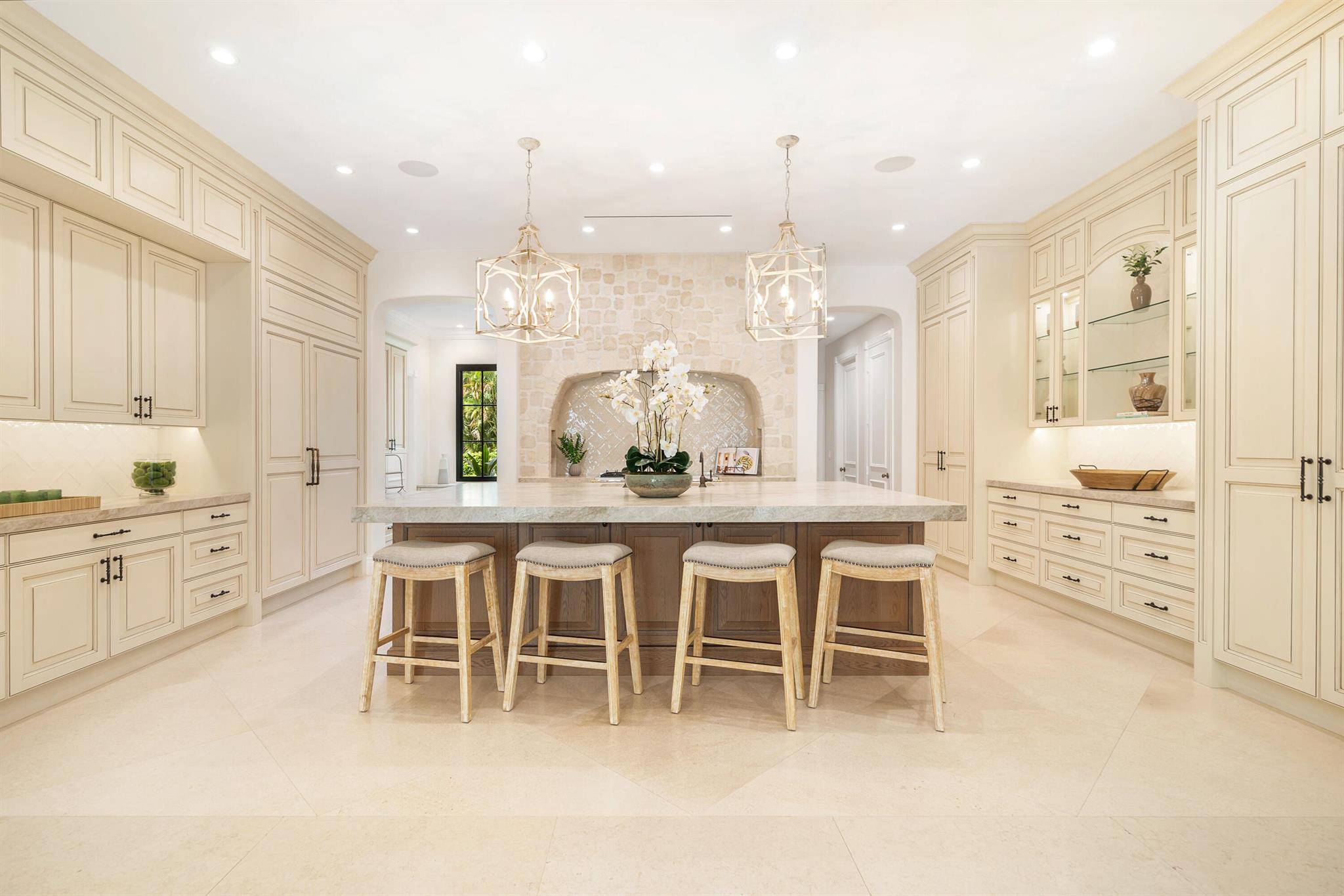 236 Via Las Brisas Palm Beach, FL 33480