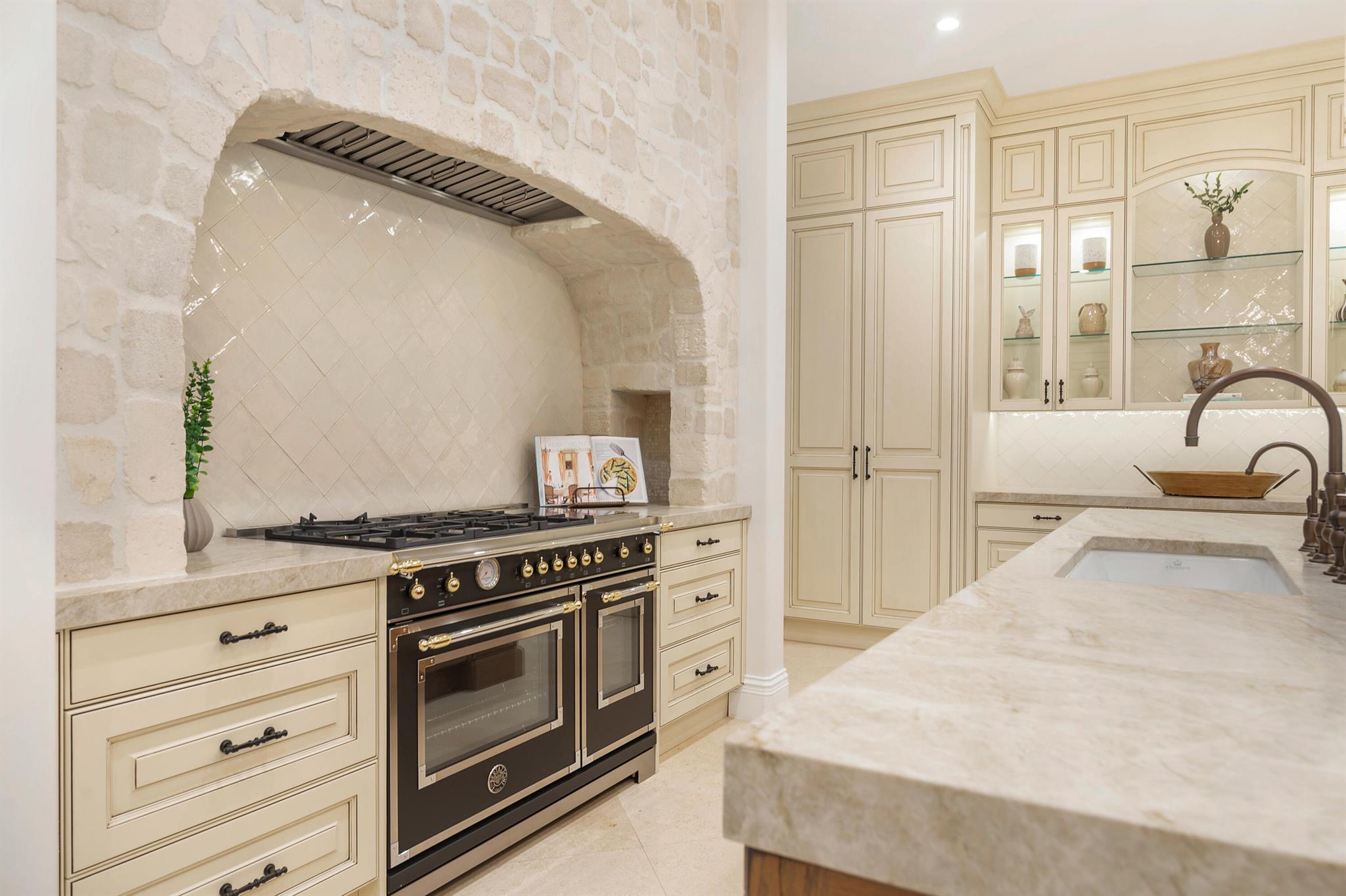 236 Via Las Brisas Palm Beach, FL 33480