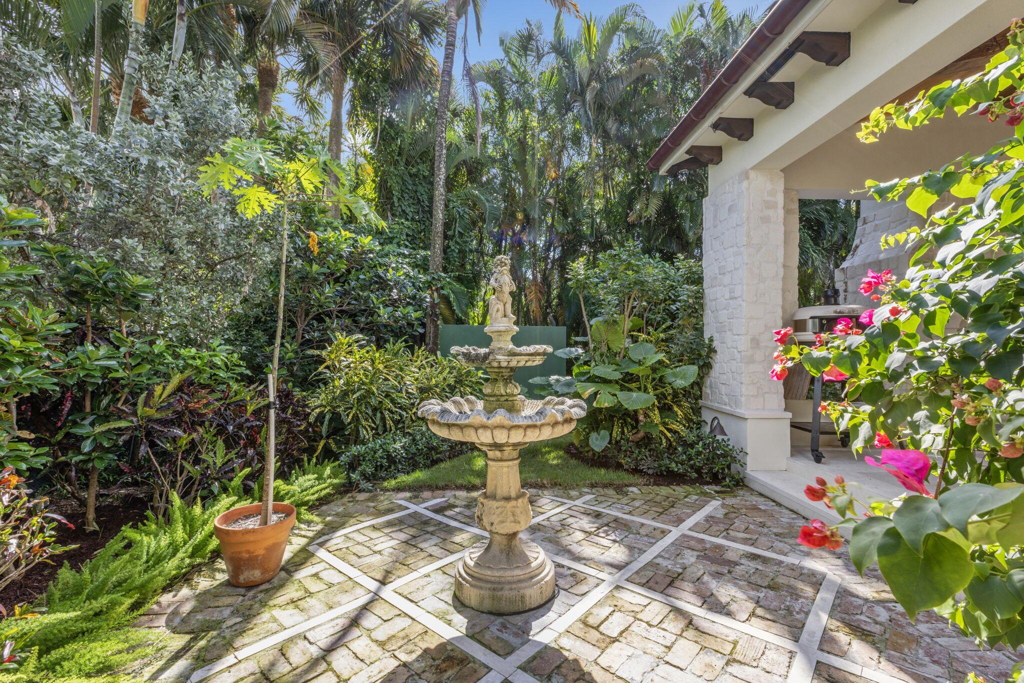 236 Via Las Brisas Palm Beach, FL 33480