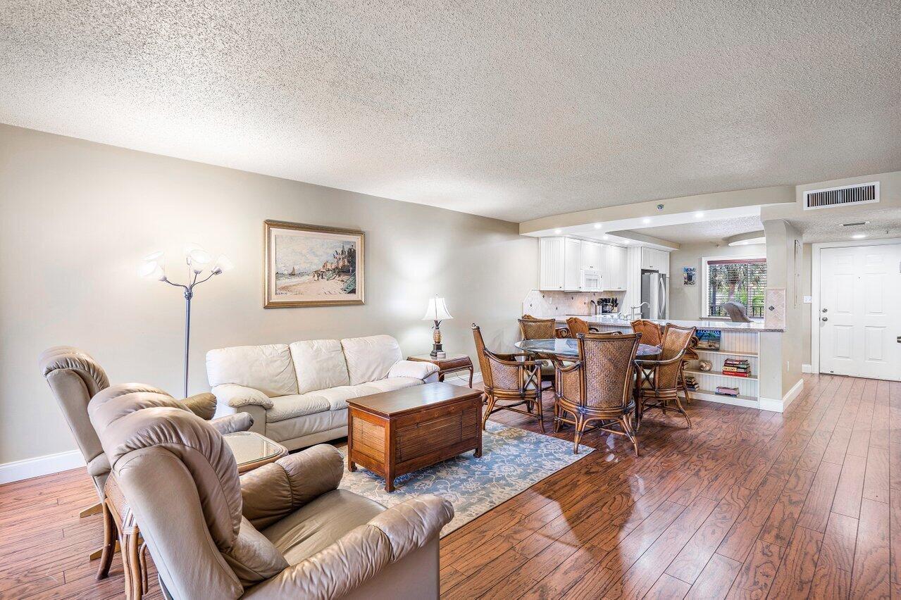 275 Palm Ave #C206