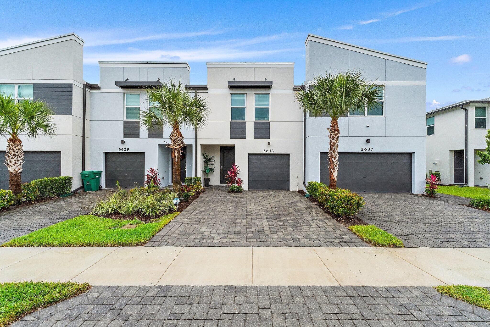 5633 Mentmore Dr