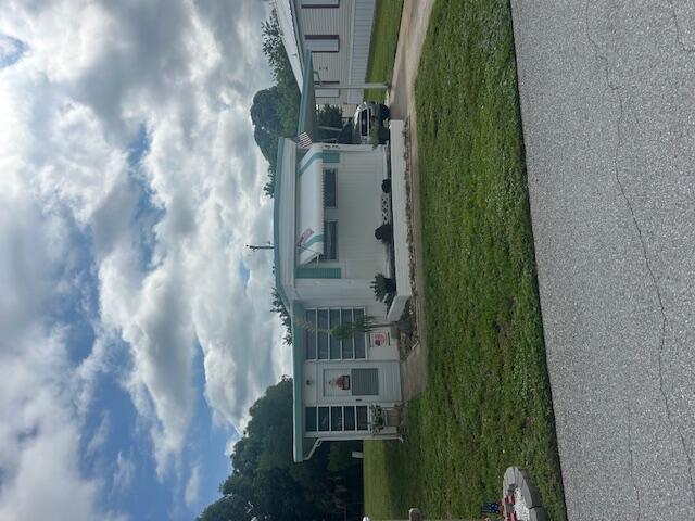 143 SE Easy St