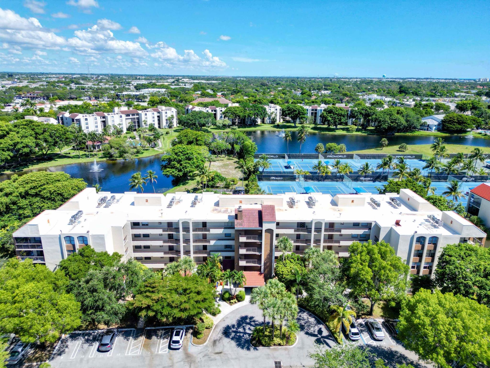 955 Egret Cir #102
