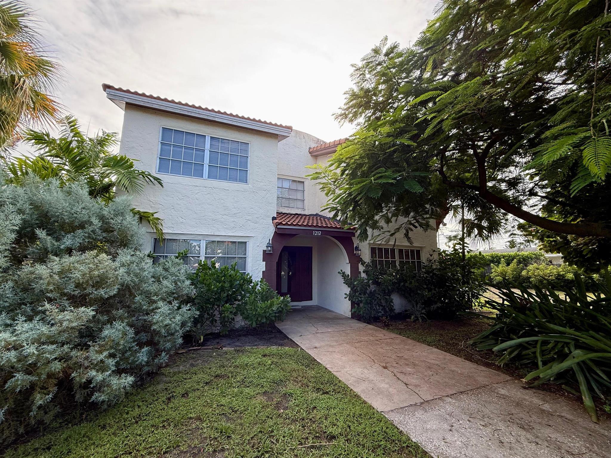 1212 N Palmway #4