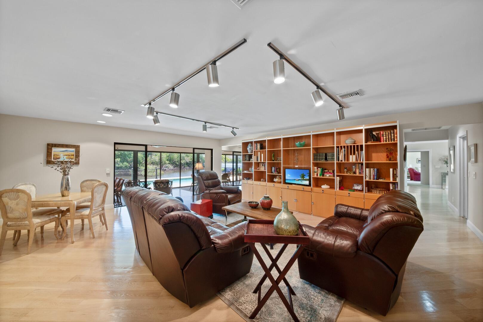 7 Inlet Cay Dr Ocean Ridge, FL 33435