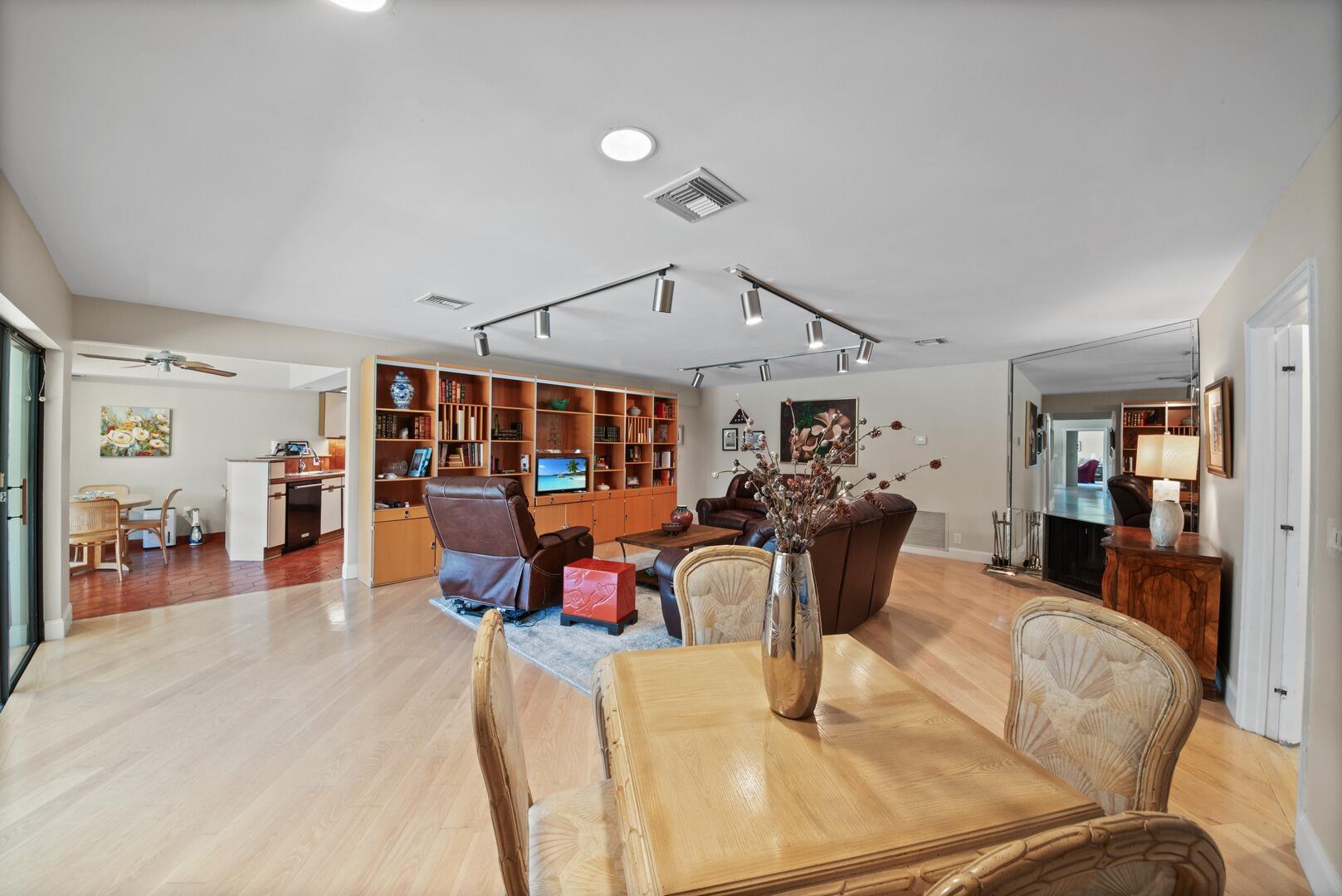 7 Inlet Cay Dr Ocean Ridge, FL 33435