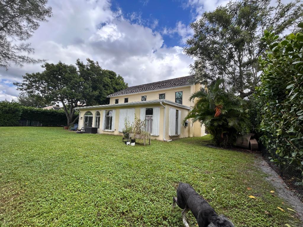 2901 Embassy Dr West Palm Beach, FL 33401