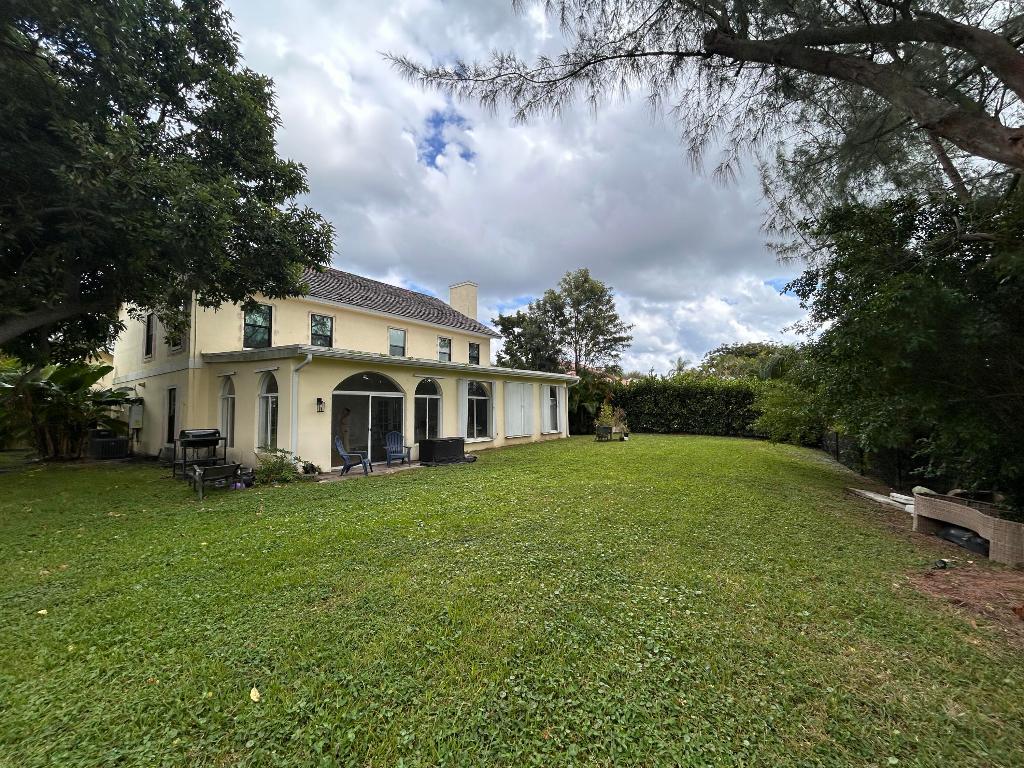 2901 Embassy Dr West Palm Beach, FL 33401