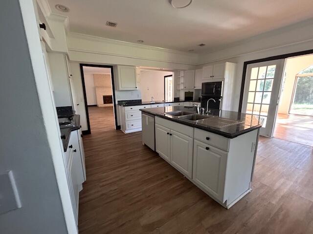 2901 Embassy Dr West Palm Beach, FL 33401