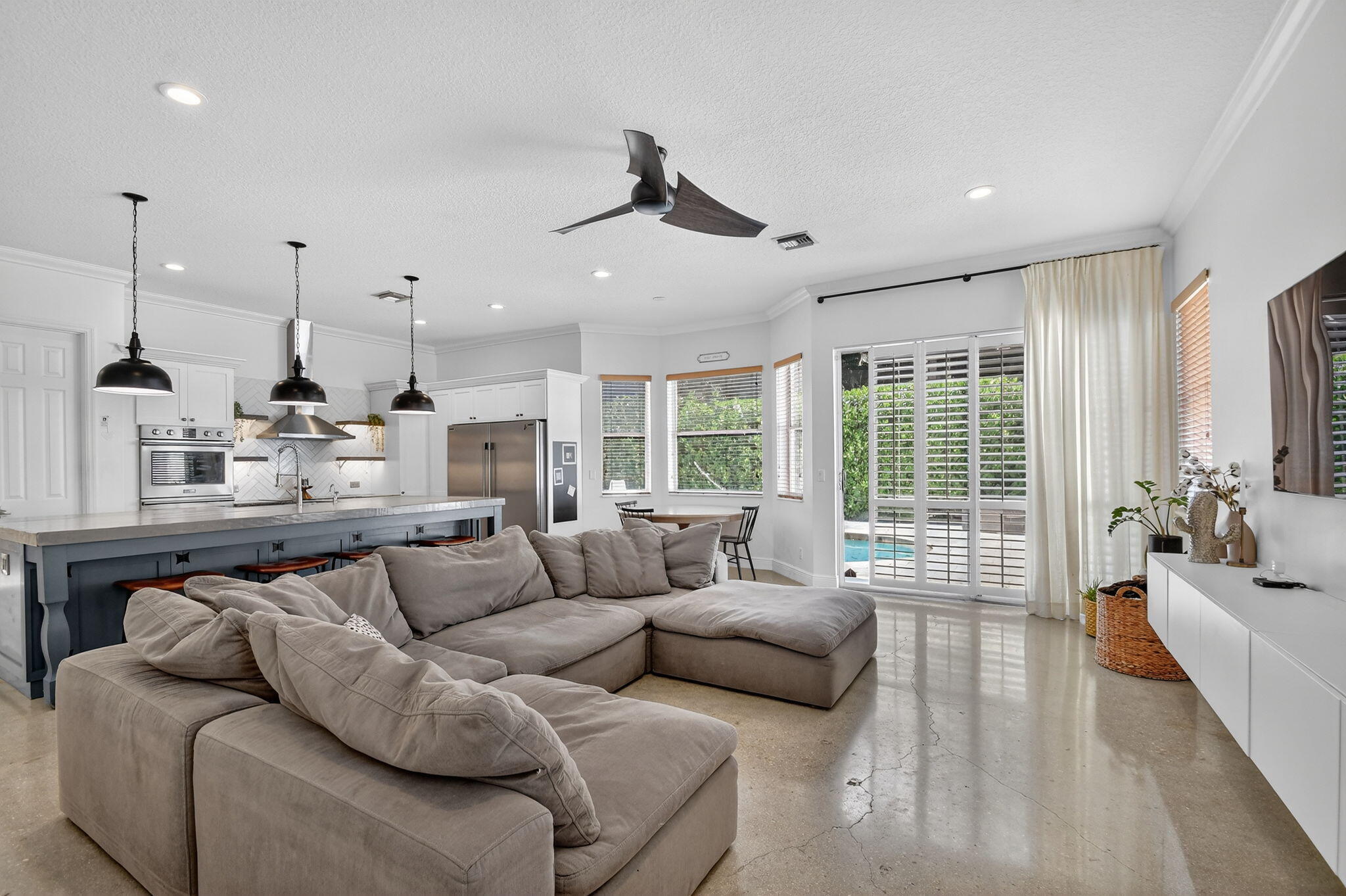 6809 Finamore Lake Worth, FL 33467