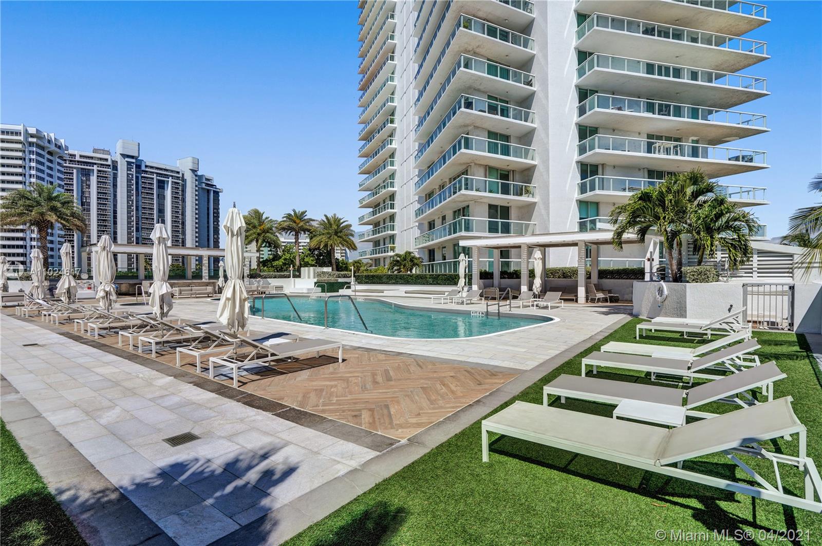 10 Venetian Way #1503