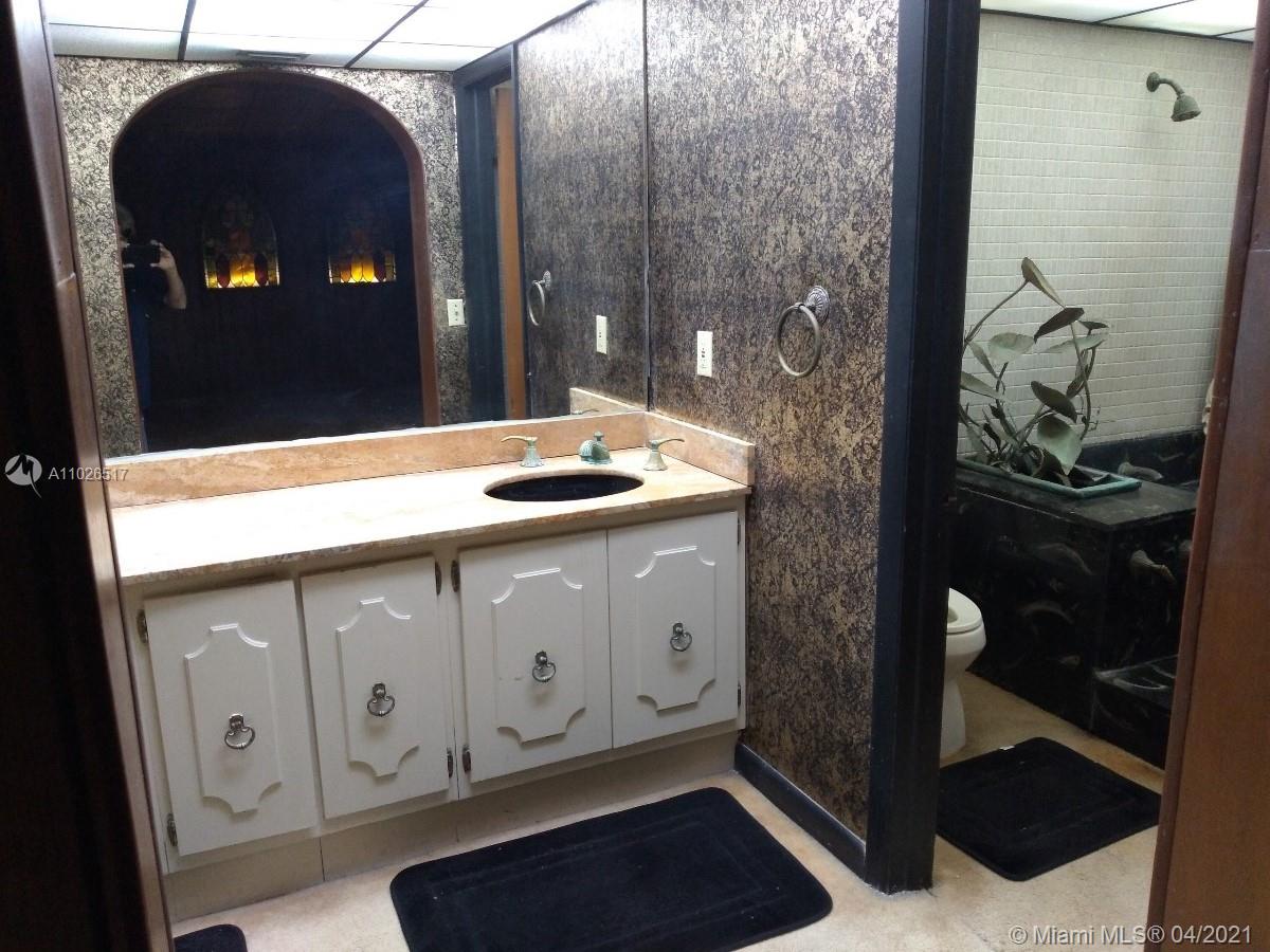 1215 Alfonso Ave Coral Gables, FL 33146