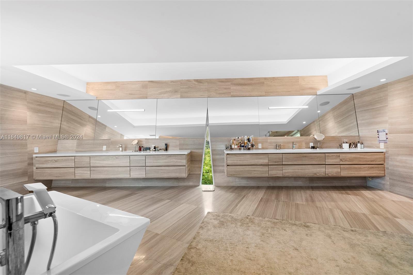 480 Ocean Blvd Golden Beach, FL 33160