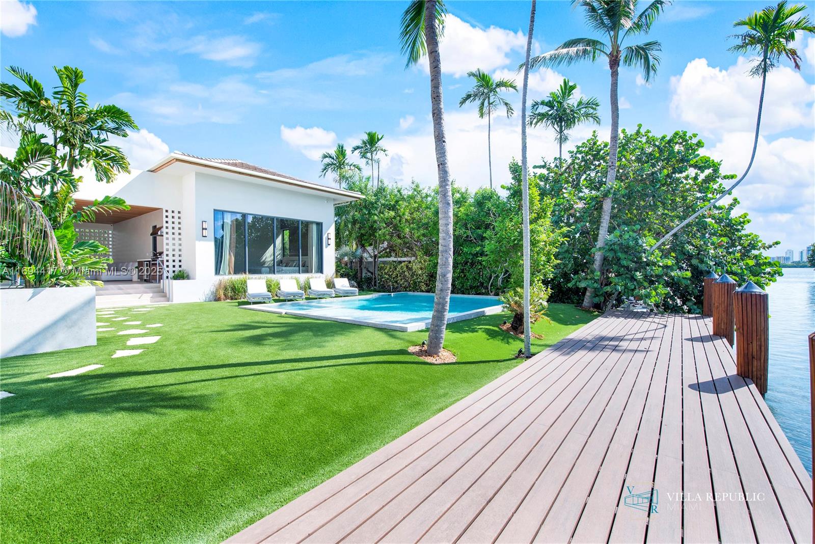 1200 NE 87th St Miami, FL 33138