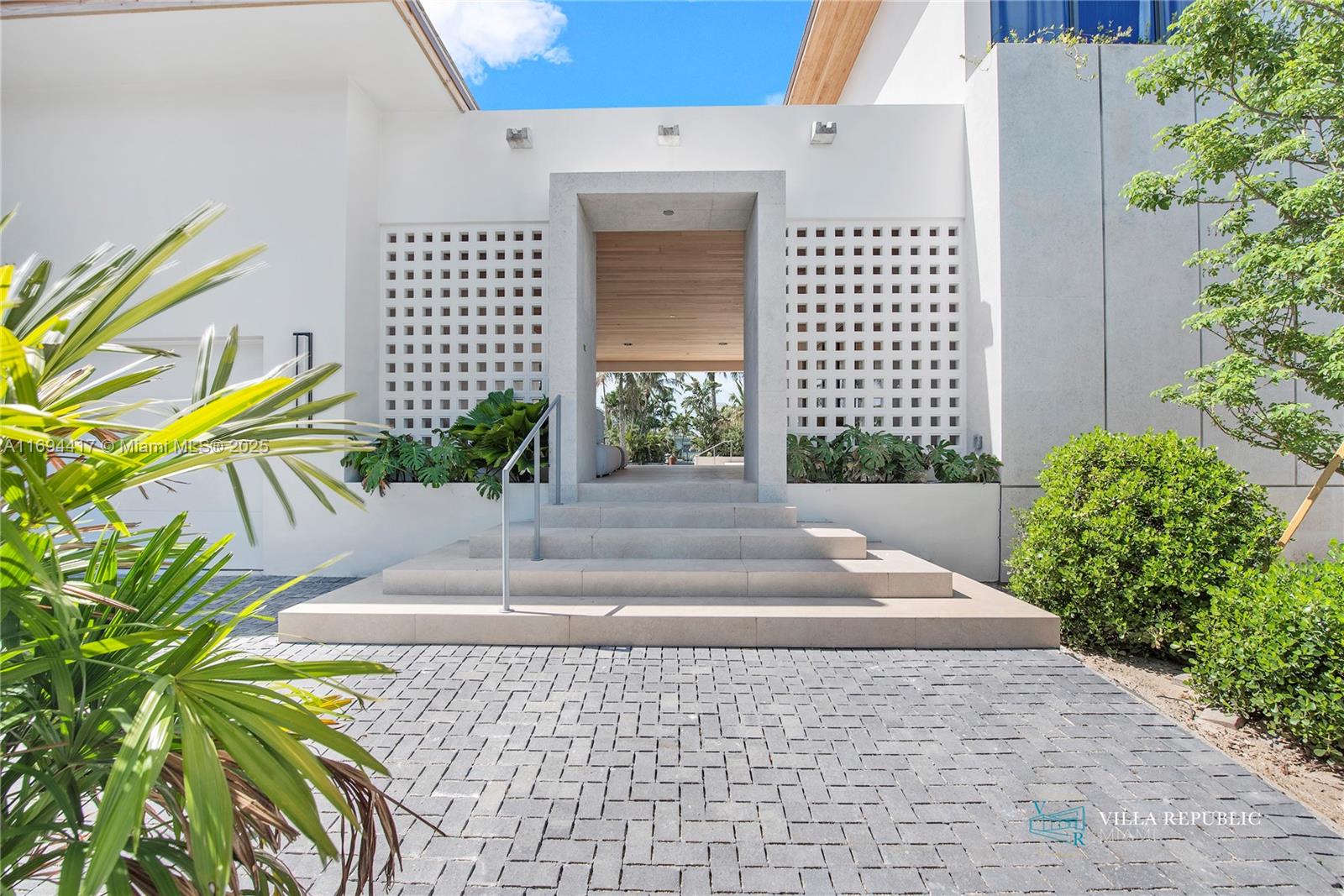 1200 NE 87th St Miami, FL 33138