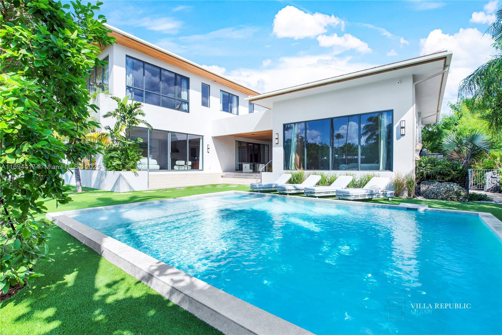 1200 NE 87th St Miami, FL 33138