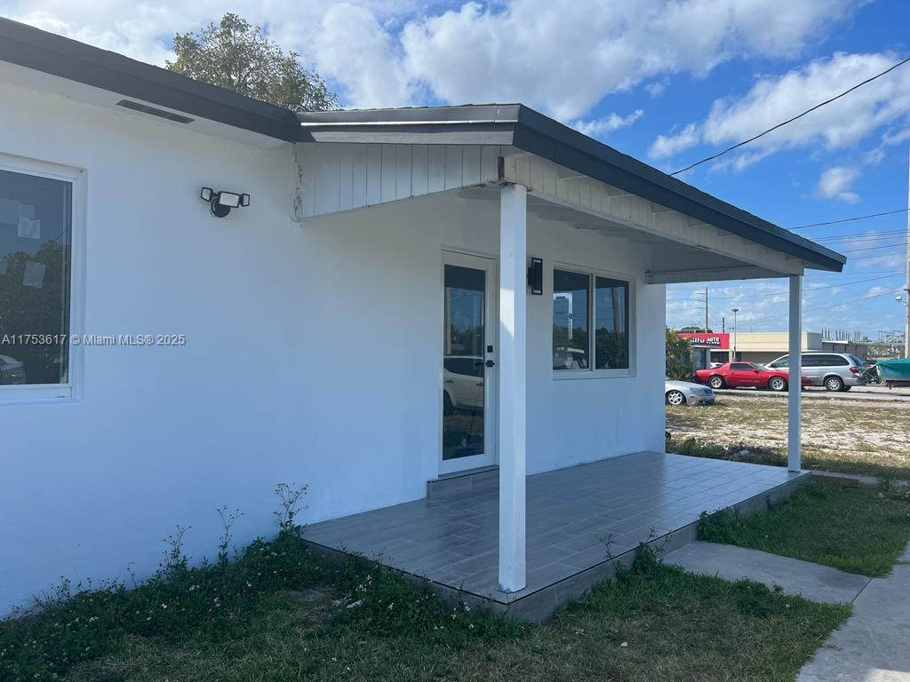 1013 NW 1st Ave,Hallandale Beach, FL 33009