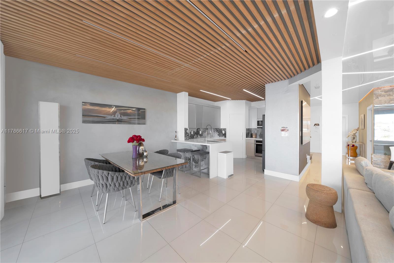 6694 NW 107th Pl Doral, FL 33178