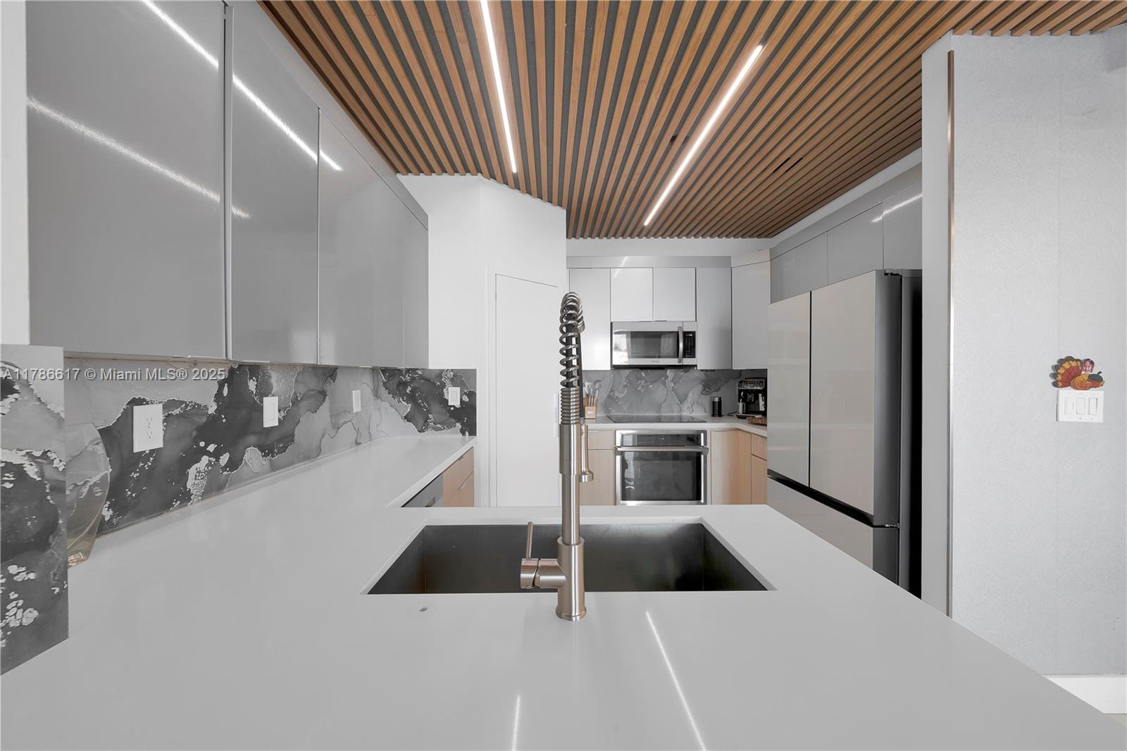 6694 NW 107th Pl Doral, FL 33178