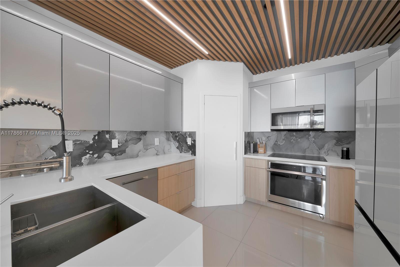 6694 NW 107th Pl Doral, FL 33178