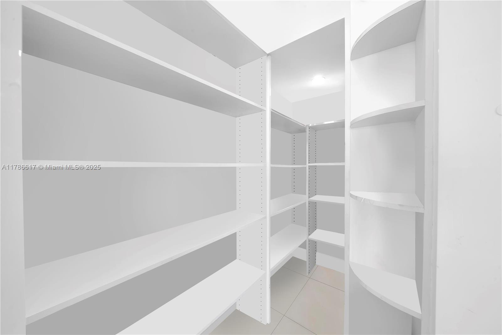 6694 NW 107th Pl Doral, FL 33178