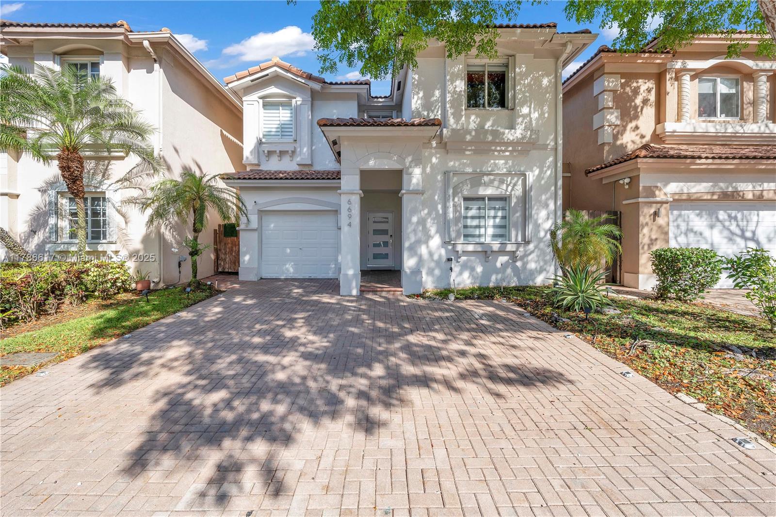 6694 NW 107th Pl Doral, FL 33178