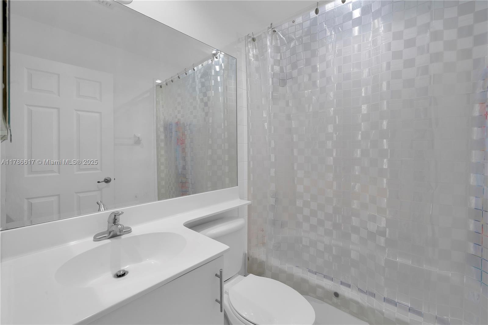 6694 NW 107th Pl Doral, FL 33178