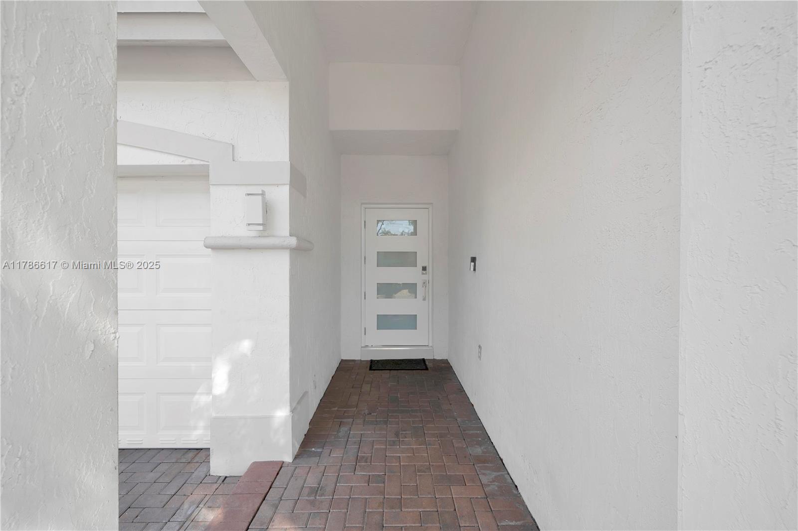 6694 NW 107th Pl Doral, FL 33178