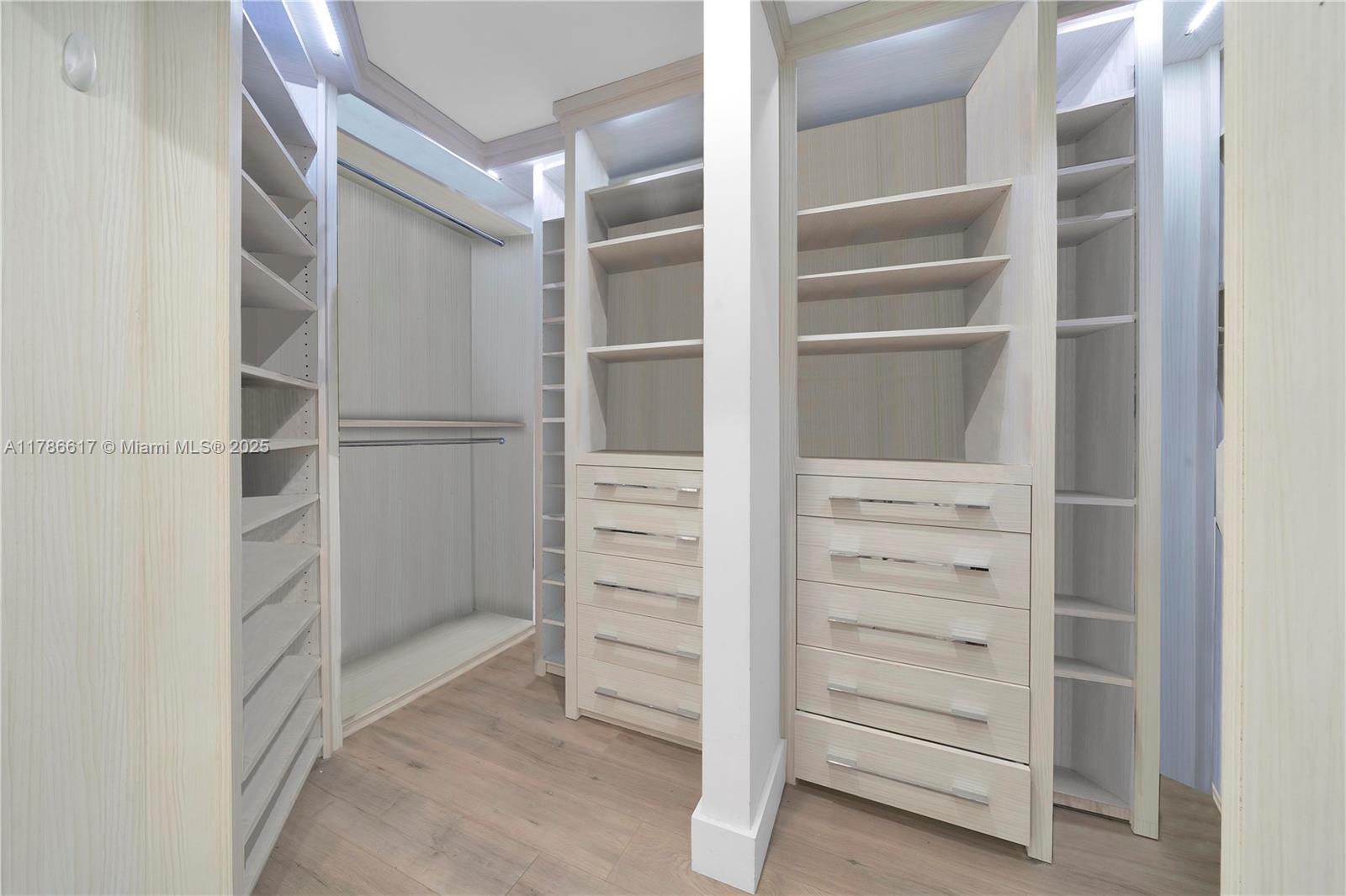 6694 NW 107th Pl Doral, FL 33178