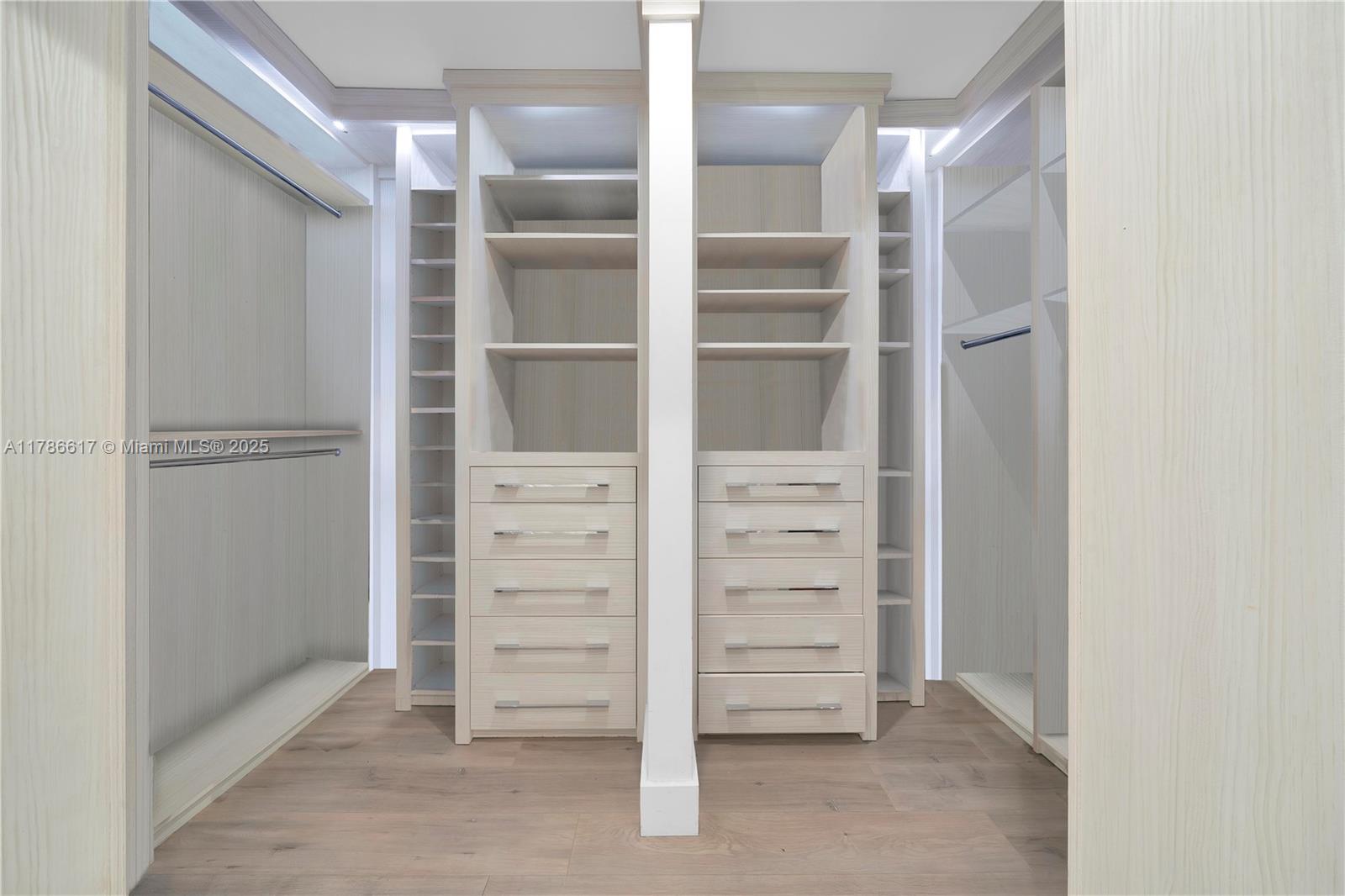 6694 NW 107th Pl Doral, FL 33178