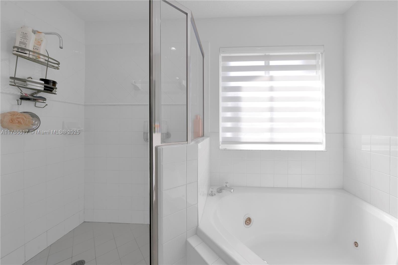 6694 NW 107th Pl Doral, FL 33178