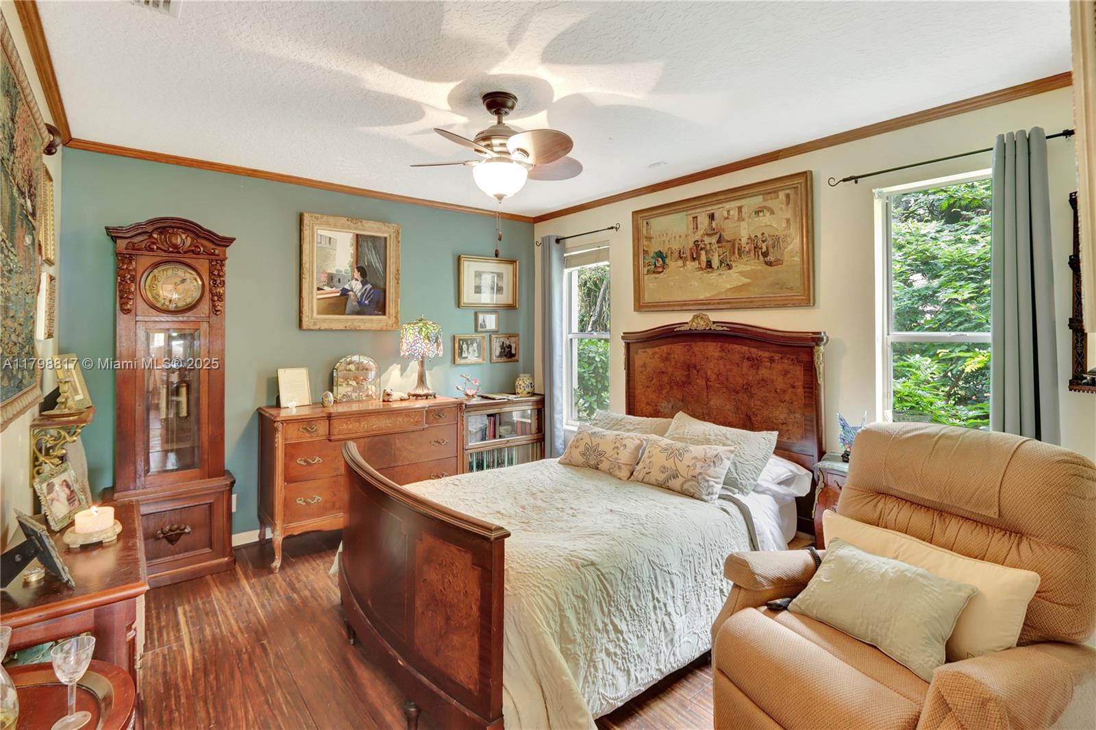 95 E Westwood Cir E West Palm Beach, FL 33411