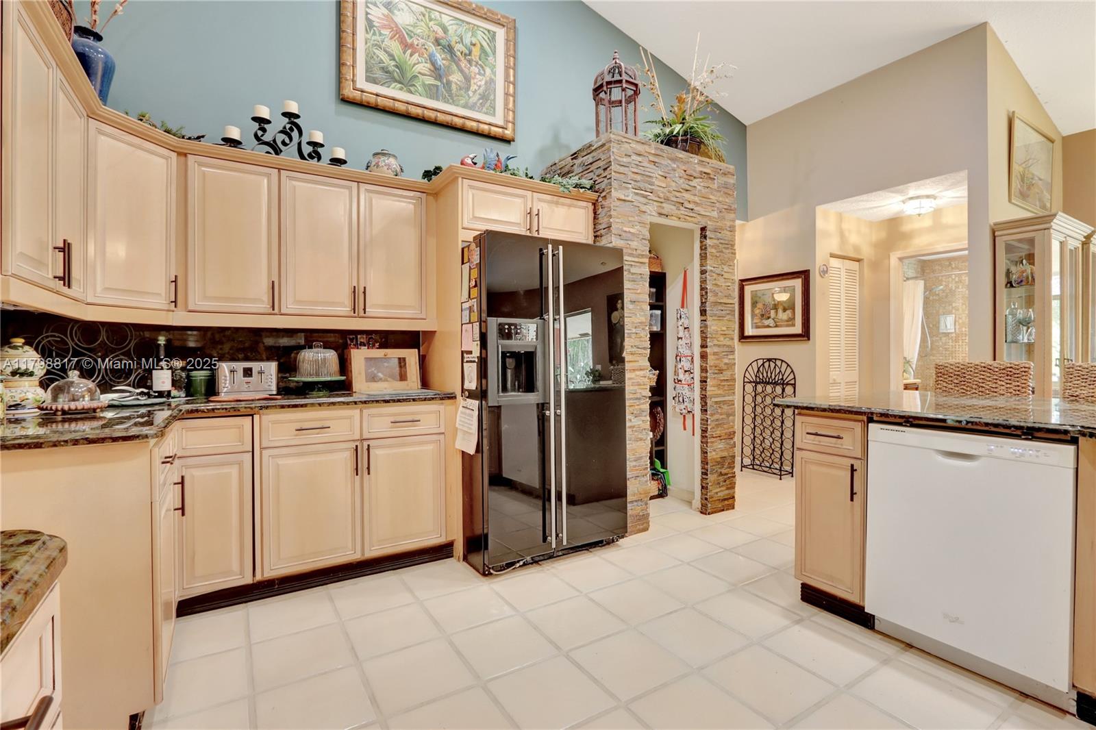 95 E Westwood Cir E West Palm Beach, FL 33411