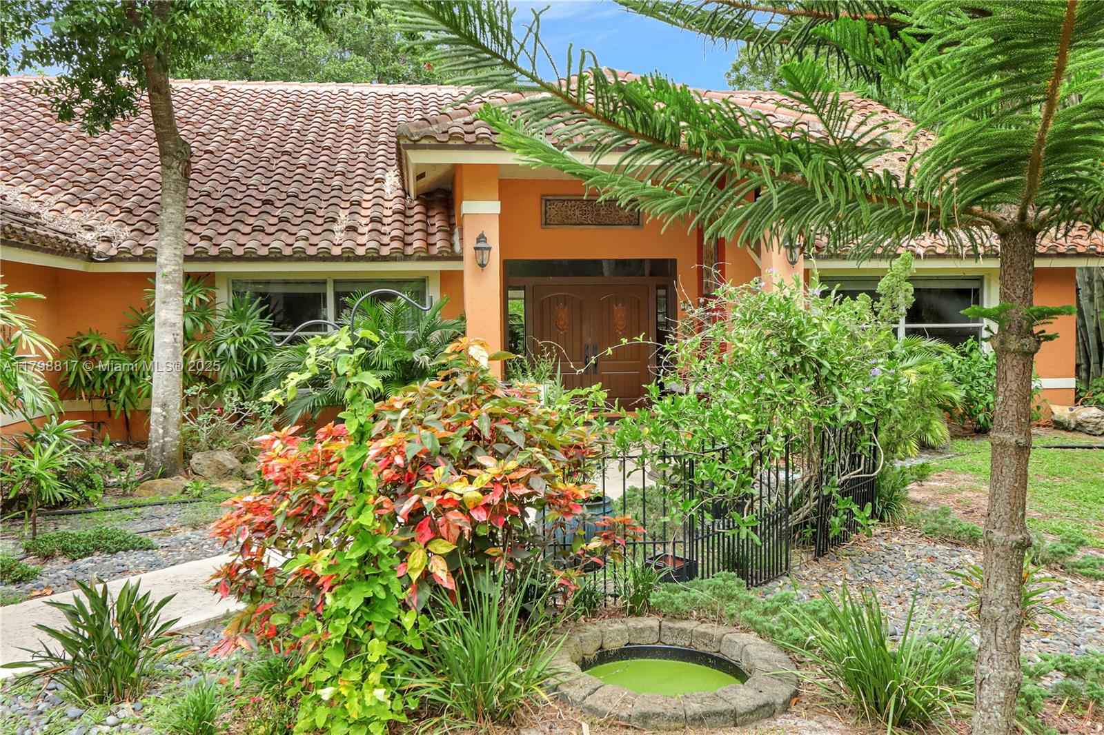 95 E Westwood Cir E West Palm Beach, FL 33411