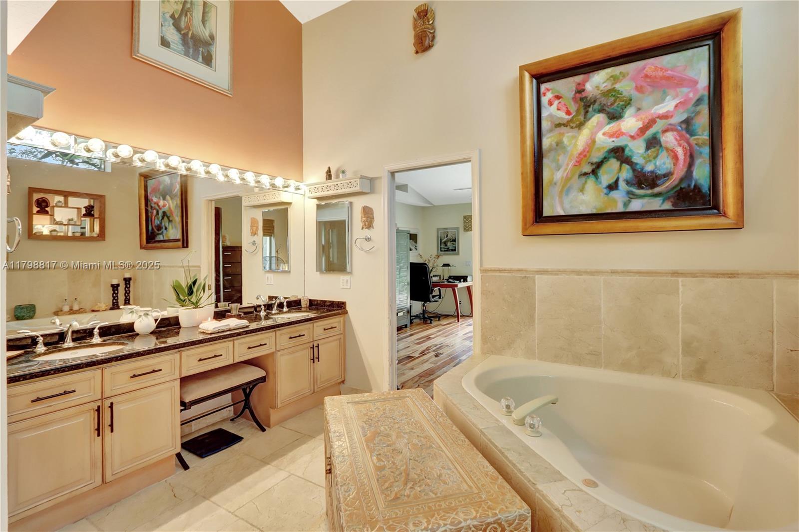 95 E Westwood Cir E West Palm Beach, FL 33411