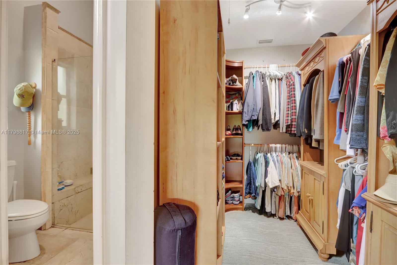 95 E Westwood Cir E West Palm Beach, FL 33411