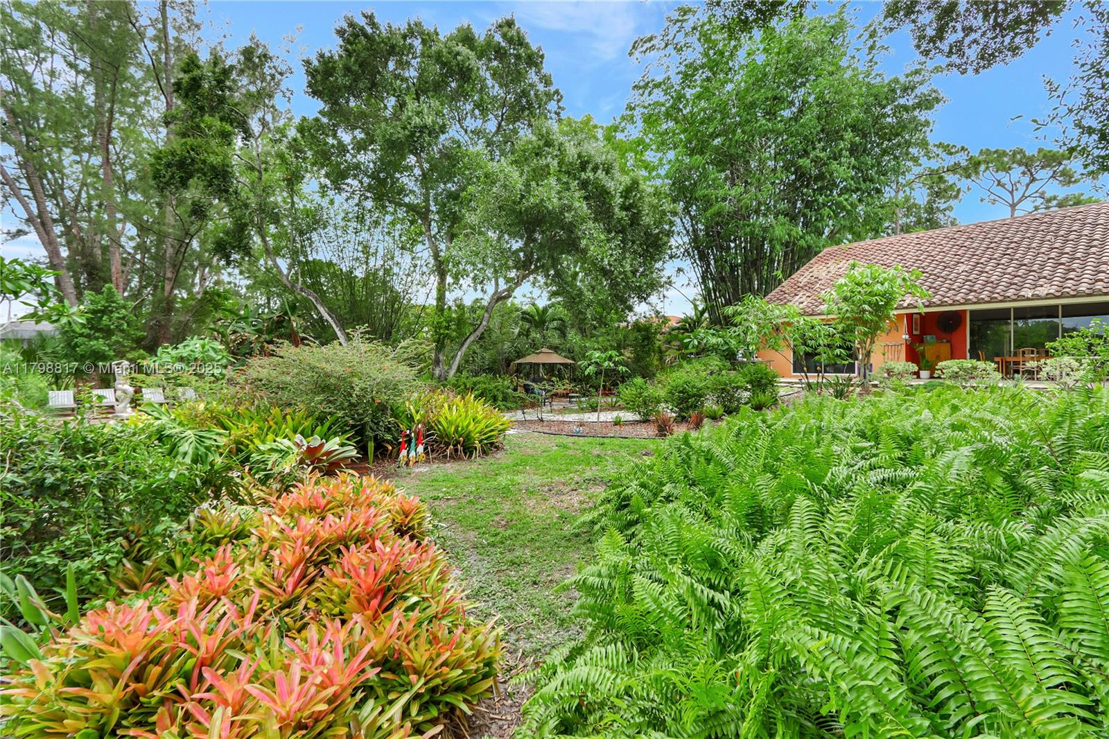 95 E Westwood Cir E West Palm Beach, FL 33411