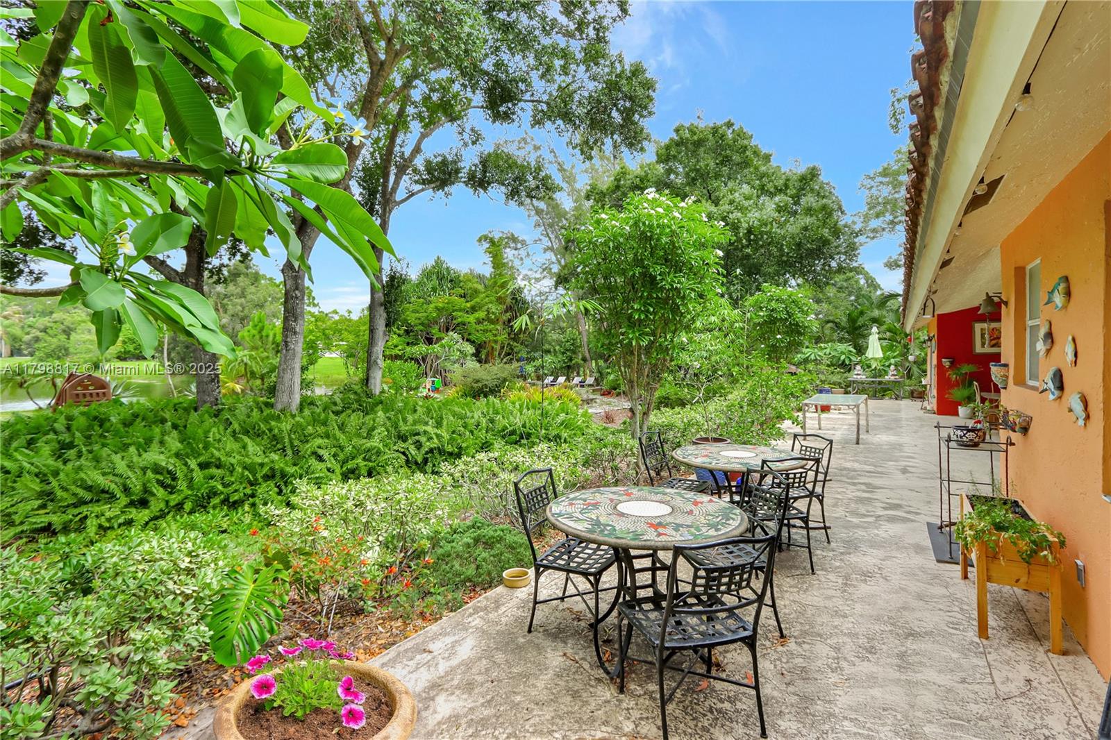 95 E Westwood Cir E West Palm Beach, FL 33411