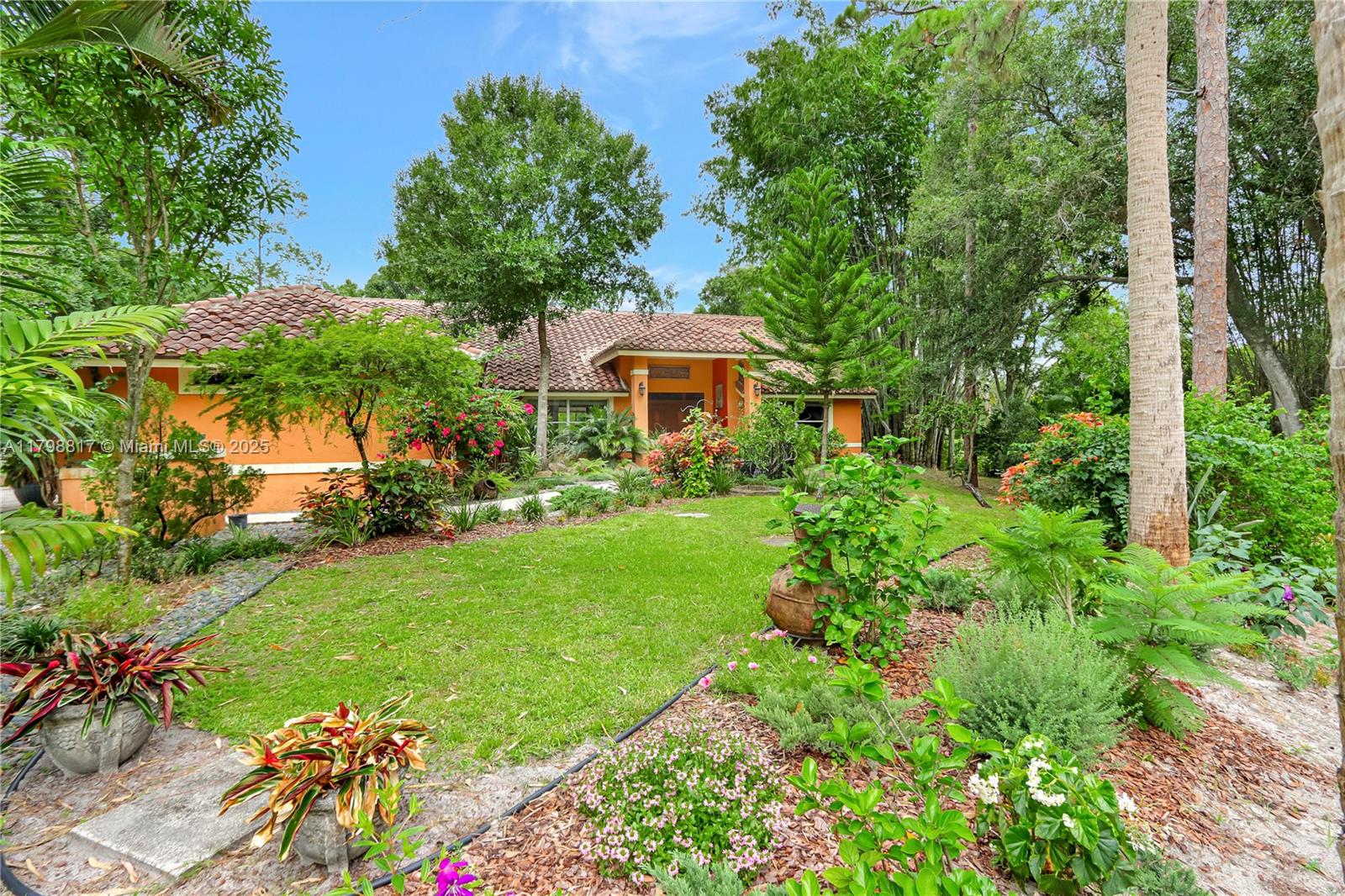 95 E Westwood Cir E West Palm Beach, FL 33411