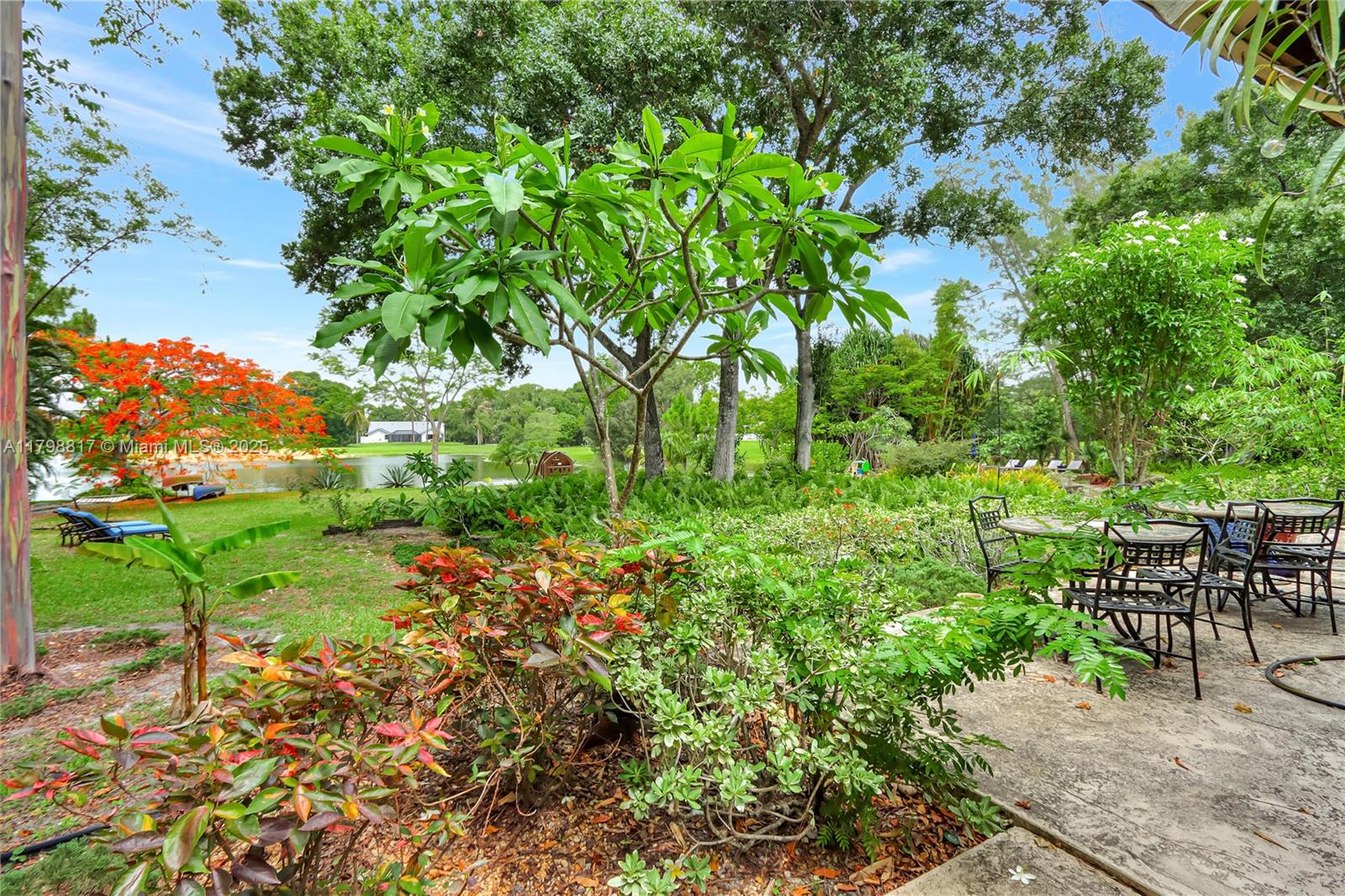 95 E Westwood Cir E West Palm Beach, FL 33411