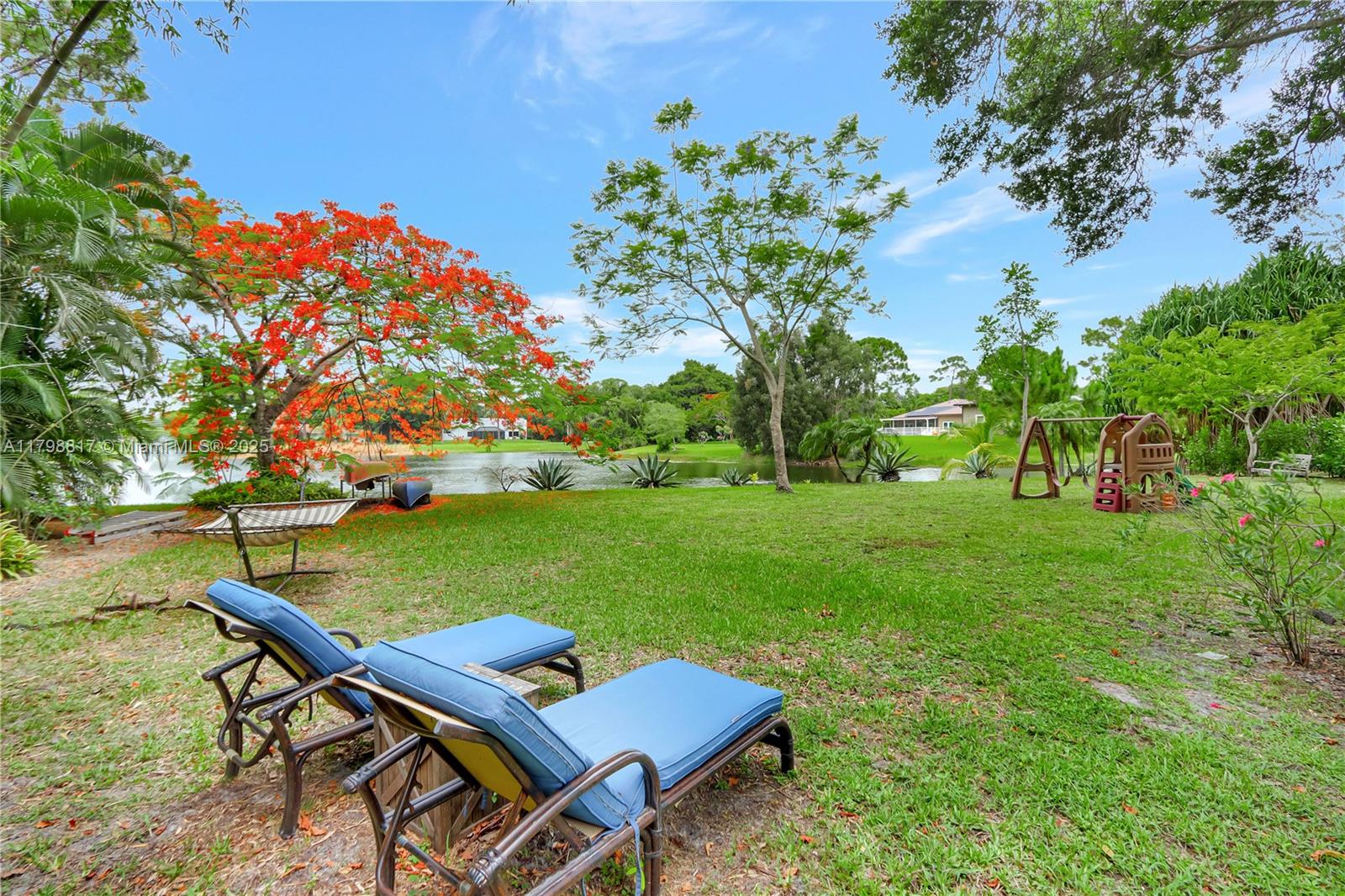 95 E Westwood Cir E West Palm Beach, FL 33411